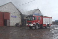 Рятувальники ліквідували пожежу у будівлі шиномонтажу