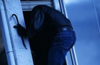 У Рогатині поліцейські охорони затримали крадія, коли той грабував будинок