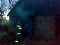 Вогнеборці врятували від вогню господарчу будівлю
