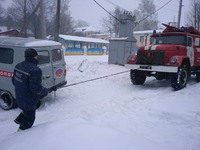 Рятувальники звільнили автомобіль «швидкої» із снігового замету