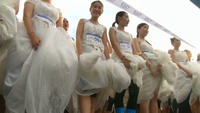 250 девушек поучаствовали в забеге невест в Таиланде