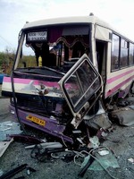 На Прикарпатті внаслідок зіткнення легковика з автобусом загинули чотири людини, ще вісім травмовані