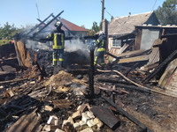 На Луганщині через через дитячі пустощі з вогнем згоріла господарча споруда