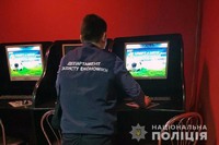 На Хмельниччині поліцейські викрили підпільний гральний заклад, замаскований під національну лотерею