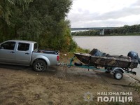 На Чернігівщині поліція разом з рибоохоронним патрулем затримали браконьєрів «електровудочників» із 100 кілограмами риби