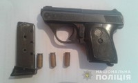 Тячівська поліція вилучила у фігуранта майнового злочину пістолет та набої