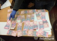За спробу підкупити слідчого поліція затримала жителя Хотинщини