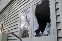 Чоловіка, який розбив вікно в офісі будівельної компанії, затримали завдяки охоронній сигналізації