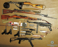 На Кіровоградщині поліцейські вилучили арсенал зброї та набоїв у квартирі померлого мешканця Олександрії