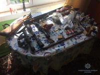 Закарпатські поліцейські вилучили в рахівчанина зброю та наркотики
