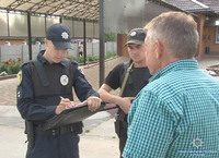 На Кіровоградщині працівники поліції протягом доби затримали двох осіб, які вимагали гроші у керівника фермерського господарства