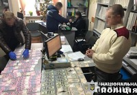 На Міжгірщині при отриманні 6 тисяч гривень неправомірної вигоди поліція затримала провідного фахівця центру зайнятості