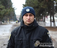 На Кіровоградщині поліцейський, перебуваючи у відпустці, по «гарячих слідах» затримав чоловіка, який пограбував продавчиню ювелірної крамниці