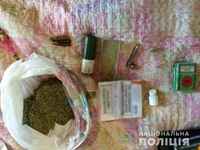 У жителя Кельменеччини поліція вилучила наркотики та боєприпас