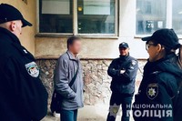 Поліція Івано-Франківська затримала чоловіка, який  хотів винести бюлетень з дільниці