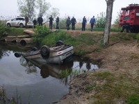 Новомиргородський район: рятувальники допомогли вилучити автомобіль з річки та тіло загиблого водія з автівки