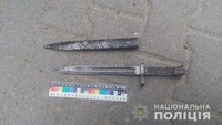 Правоохоронці вилучили багнет-ніж у жителя Хотинщини