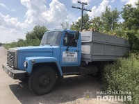 В селищі Нова Водолага Харківської області затримано вантажівку з деревиною
