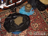 У жителя Новодністровська поліція вилучила кілограм канабісу та набої