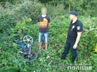Правоохоронці Драбівщини встановили особу зловмисника, який вчинив незаконне заволодіння мопеда