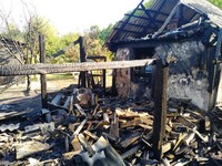 Баранівський район: вогнеборці ліквідували пожежу господарчої будівлі, вогонь з якої ледь не перекинувся на оселю
