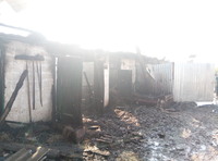 Сарненський район: рятувальники спільно з місцевими пожежними командами ліквідували пожежу у господарчій будівлі