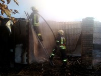 Новомосковський район: рятувальники ліквідували пожежу на території приватного домоволодіння