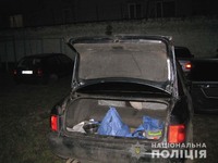 Поліцейські Зарічненщини виявили майже 20 кілограмів бурштину під час обшуків у двох авто