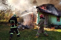 Яворівський район: вогонь знищив дерев’яний житловий будинок 