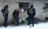 У жителя Київщини поліція вилучила зброю, боєприпаси, наркотики