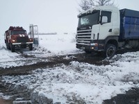 Волноваський район: рятувальники витягнули з багнюки та снігу два вантажних автомобілі