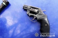 У мешканця Бершадського  району поліцейські вилучили револьвер та набої