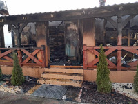 Тячівські рятувальники ліквідували пожежу в гаражі з мансардою-магазином