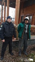 Поліцейські охорони Київської області на «гарячому» затримали чоловіка, який проник у будинок  що знаходився під охороною