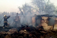 Полонський район: надзвичайники лікдували пожежу житлового будинку та господарчої споруди