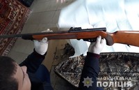 Поліцейські Нової Одеси вилучили у місцевого мешканця зброю та боєприпаси, які він незаконно зберігав вдома