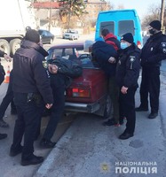 У Новограді-Волинському поліцейські затримали автомобіль з наркотиками