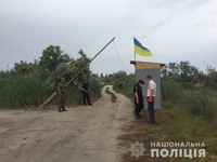 В Скадовську поліція вилучила майно самоправно встановленого «посту» біля пляжу в смт Лазурне