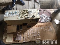 На Дніпропетровщині поліцейські управління протидії наркозлочинності викрили чоловіків, причетних до збуту наркотиків та прекурсорів