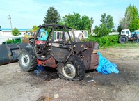 У смт Горностаївка загорівся трактор на території сільгосппідприємства