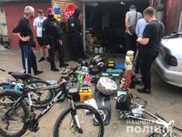 Поліцейські викрили злочинну групу, причетну до крадіжок з автомобілів та гаражів  на Львівщині
