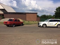 Поліцейські Первомайська та Врадіївки з погонею затримали угонщика ВАЗу одразу після скоєння злочину