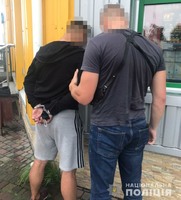 У Луцьку поліцейські затримали зловмисника за підозрою у збуті наркотиків та психотропу