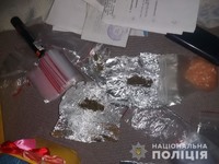 На Рахівщині поліцейські вилучили в співмешканців марихуану та амфетамін