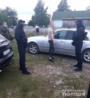 На Рівненщині поліцейські вилучили 12 кілограмів бурштину