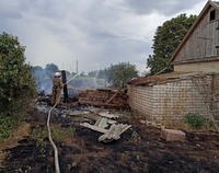 У Білозерському районі ліквідовано пожежу сухостою та сараю