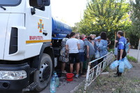 Рятувальники Донеччини забезпечують питною та технічною водою населення м. Торецьк, яке залишилося без централізованого водопостачання