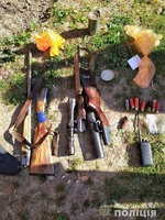 Поліція вилучила нелегальну зброю та боєприпаси у жителя Сторожинеччини