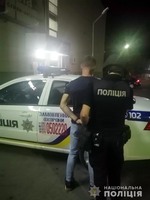 У Черкасах поліцейські охорони затримали любителя фірмового одягу