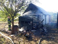 Запорізька область: рятувальники ліквідували пожежу на території приватного домоволодіння